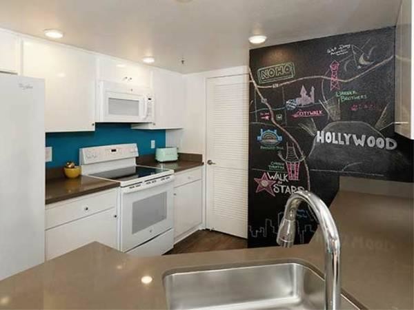 Building Photo - 10925 Bluffside Dr
