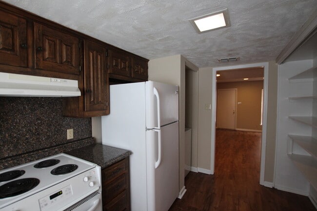 Building Photo - Beautiful 3 Bedroom, 2.5 Bath Townhome in Tyler – Available!