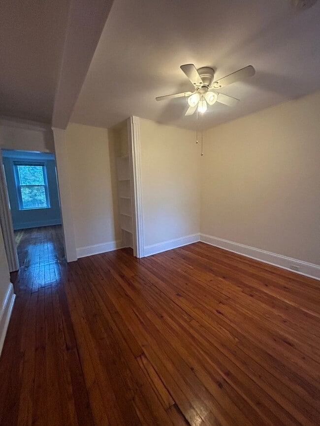 Building Photo - 556 N Plum St