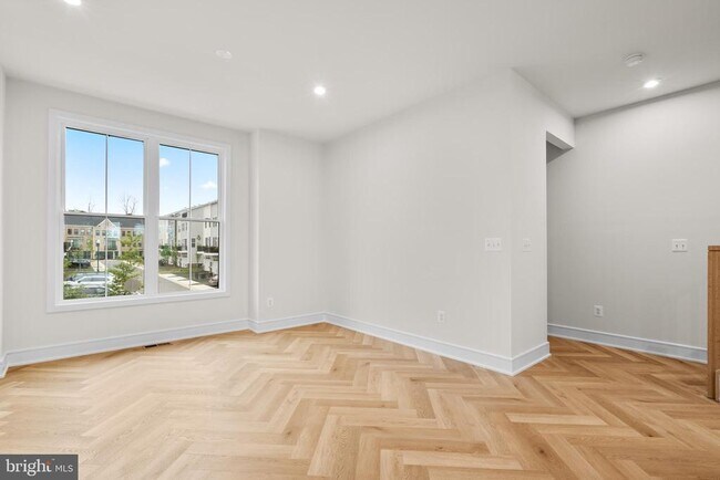 Building Photo - 42106 Picasso Sq