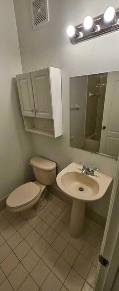 Building Photo - 2102 Shoma Dr