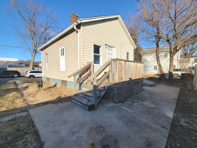 Building Photo - 533 Deleon St