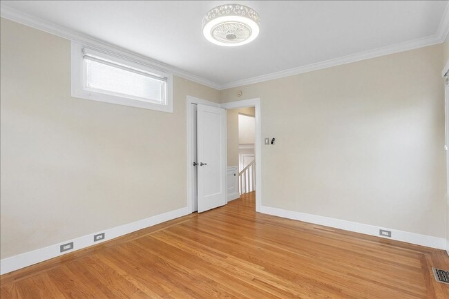 Building Photo - 1434 Paru St