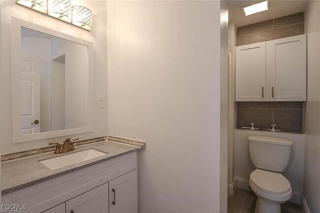 Building Photo - 305 Bougainvillea Rd W