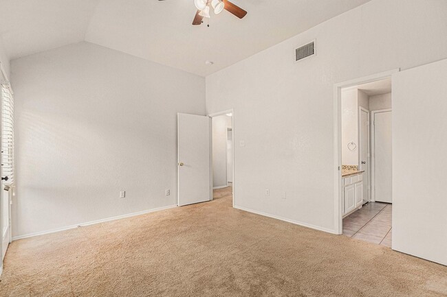 Building Photo - Discover your new home in this spacious 3-bedroom, 2-bath duplex located in the charming city of ...