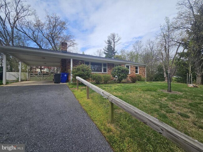 Building Photo - 18320 Metz Dr