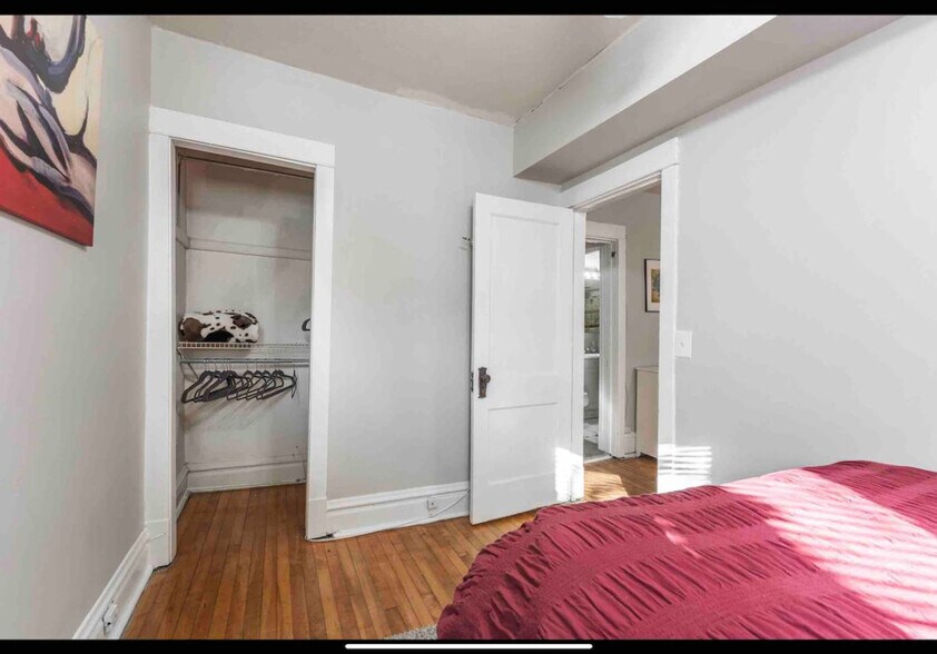 Building Photo - 1246 W Nelson St