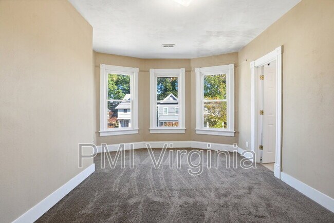Building Photo - 527 W 26th St