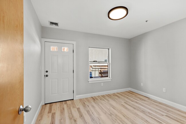 Building Photo - 877 Harrison Ave