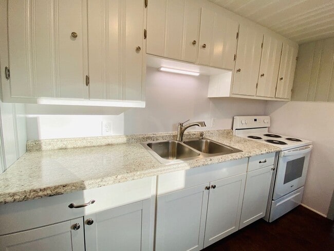 Building Photo - WAITLIST APPLICATIONS ONLY - AVAILABLE NOV...
