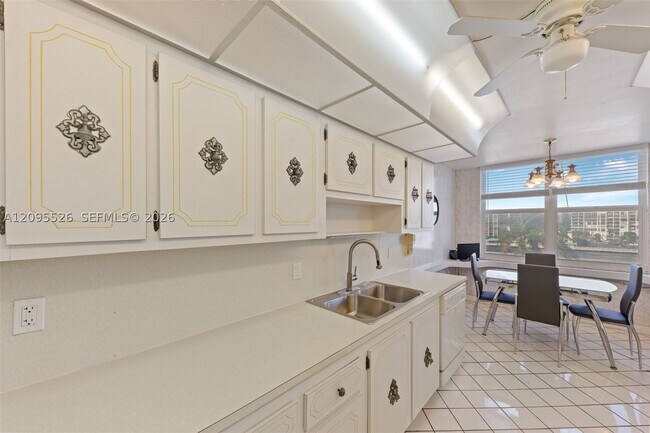 Building Photo - 2751 S Ocean Dr