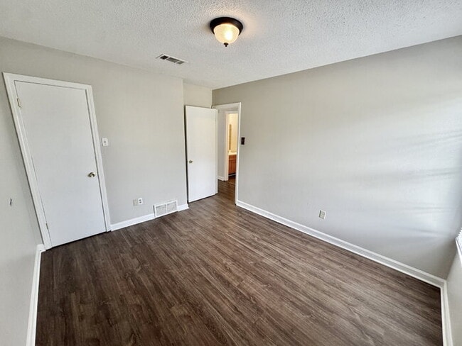 Building Photo - 6506 Wimble Road