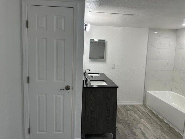 Building Photo - 3061 Crystal Hills Dr