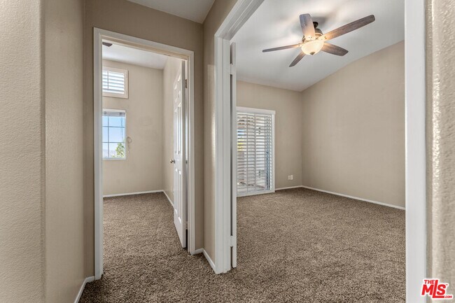 Building Photo - 1010 S Farralon Ln