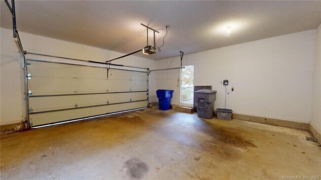 Building Photo - 111 Carriage House