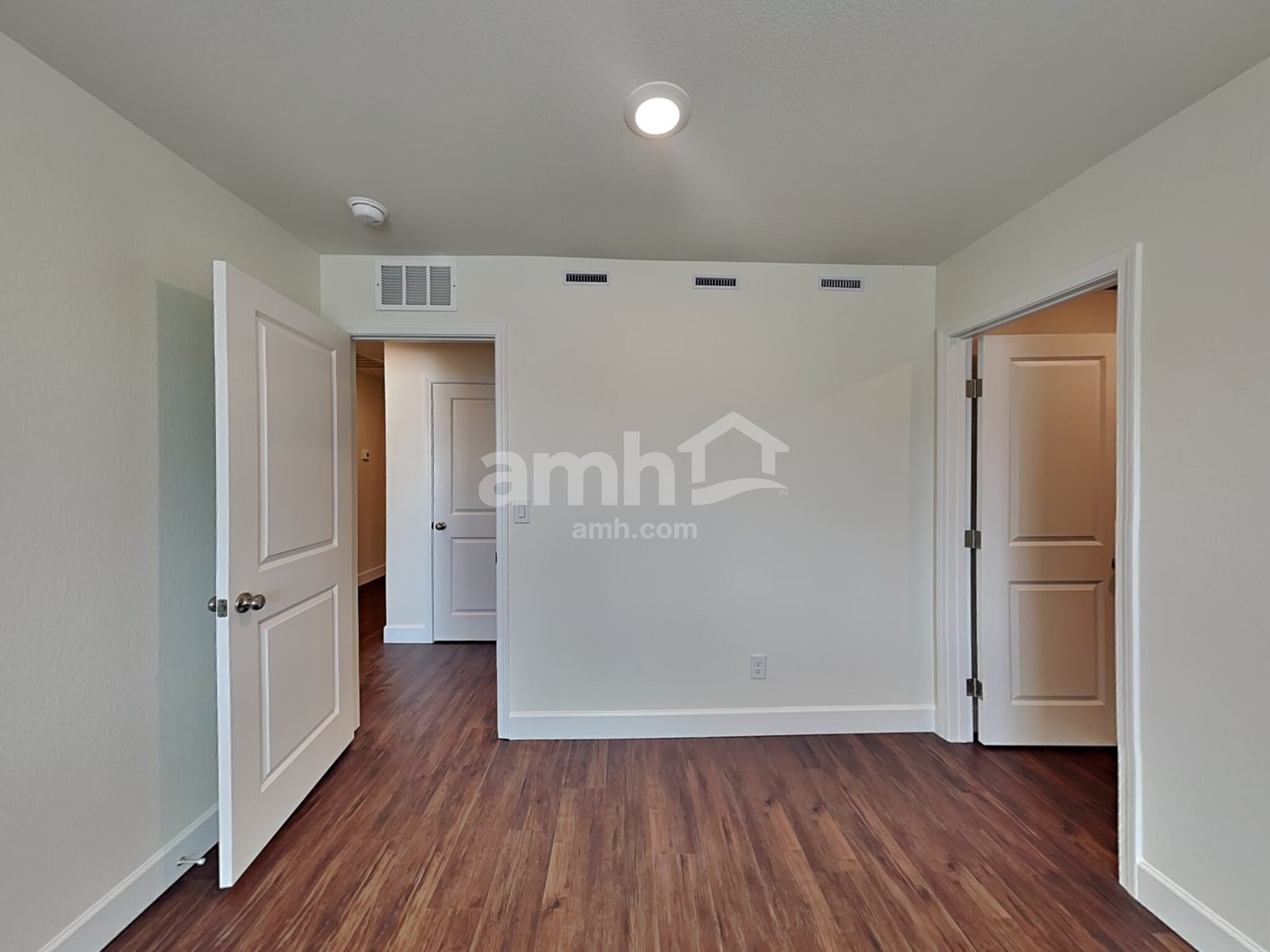 Building Photo - 8824 Tiger Tooth Ave