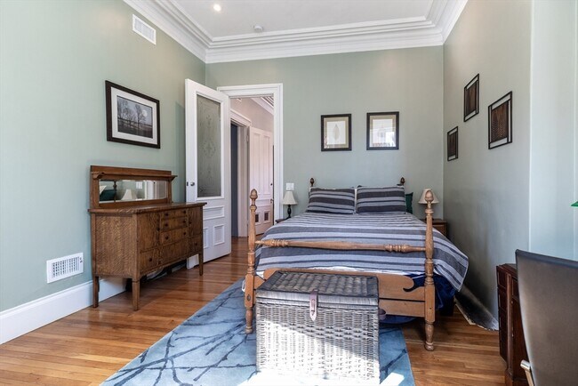 Building Photo - 748 Tremont St