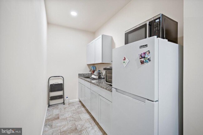 Building Photo - 16421 Regatta Ln