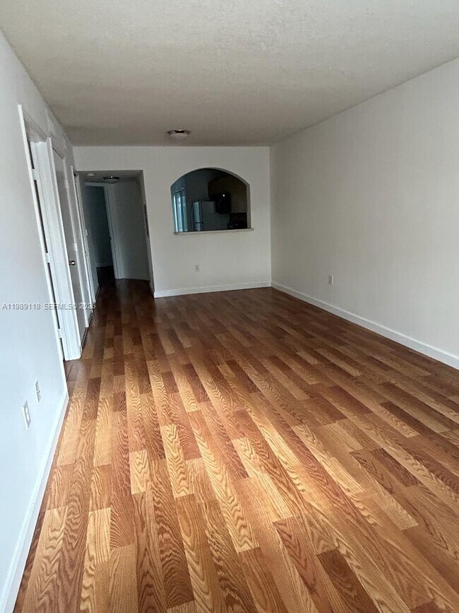 Building Photo - 2731 SE 12th Rd