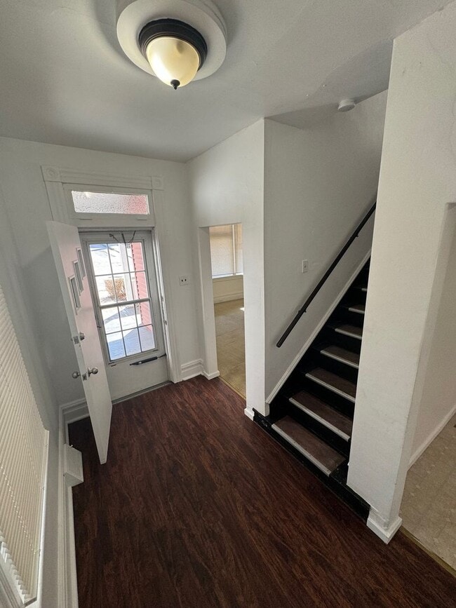 Building Photo - Spacious 4-Bed 2-Bath House!!