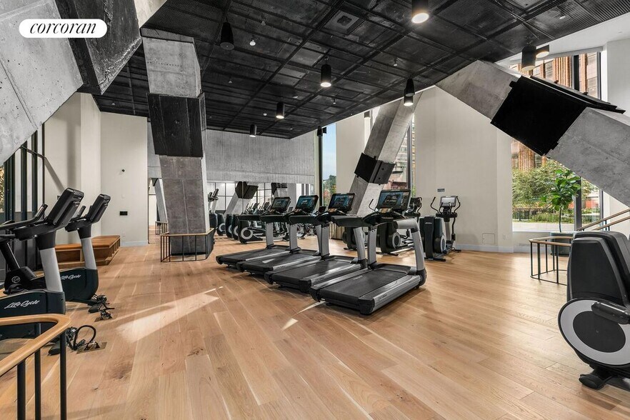 Building Photo - 11 Hoyt St