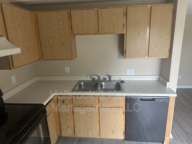 Building Photo - 4531 Boardwalk Dr