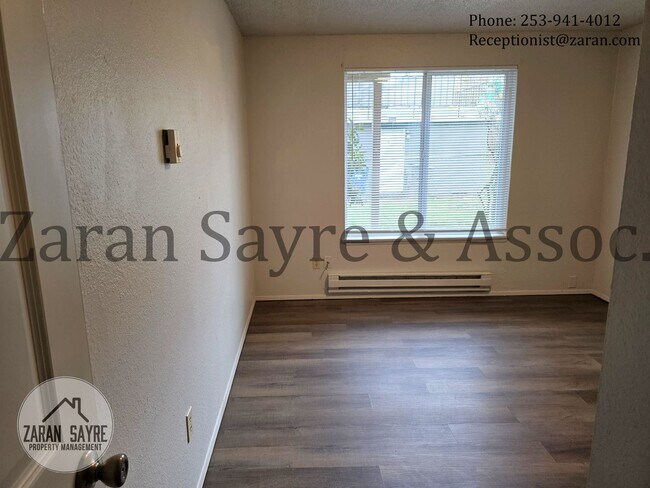 Building Photo - 501-C Garden Level Three Bedroom