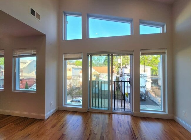 Building Photo - 129 Brookdale Ave