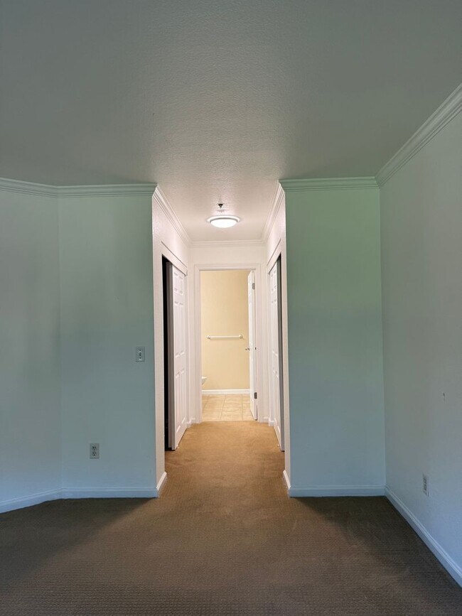 Building Photo - Spacious 2 Bedroom 2 Bath Condo with a View