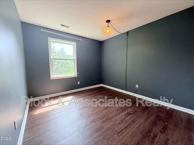 Building Photo - 106 Pointe Crest Ct