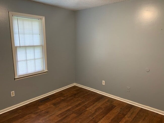 Building Photo - Darling Three Bedroom Home in Mount Holly NC!!