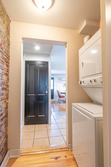 Building Photo - 2902 E Clay St