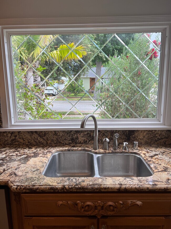 Building Photo - 1744 Stanton Ave