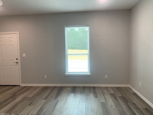 Building Photo - Brand New 1-BD OCTOBER SPECIALS!