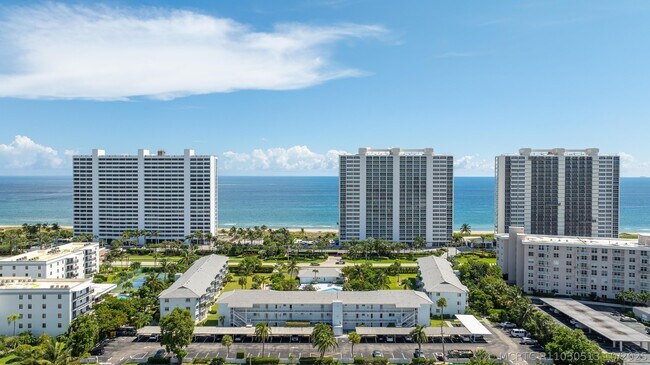 Building Photo - 2700 Banyan Rd