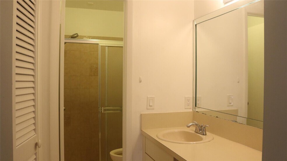 Building Photo - 4105 NW 78th Ter