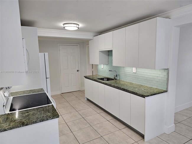 Building Photo - 651 SW 66th Ave