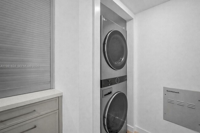 Building Photo - 400 Alton Rd