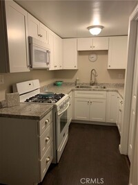 Building Photo - 412 N Rose Ave