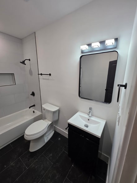 Building Photo - 6330 Saybrook Ave