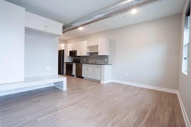 Building Photo - 400 SW 7th St