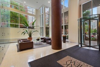 Building Photo - 505 N McClurg Ct
