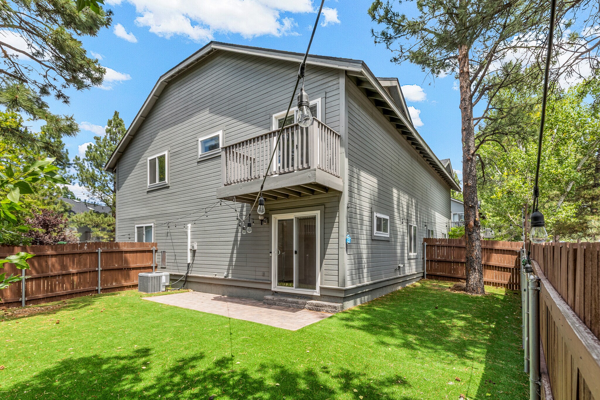Building Photo - 111 E Oak Ave