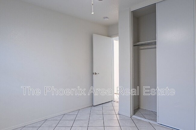 Building Photo - 663 S Colonial Ct