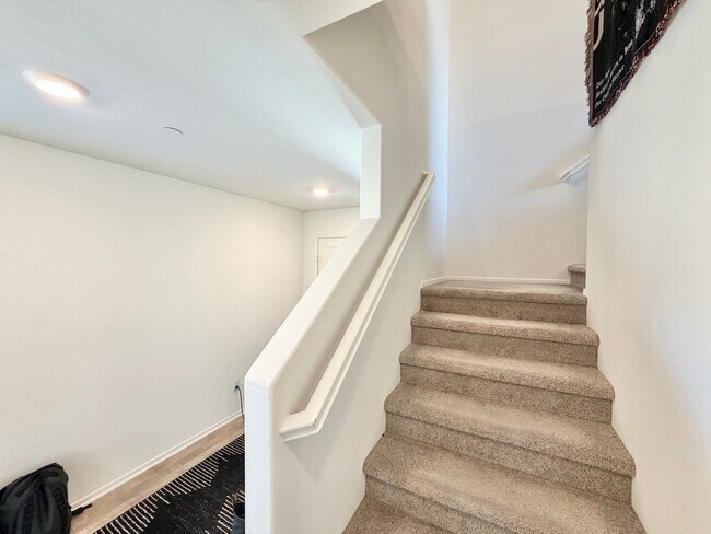 Building Photo - 30607 Cyclone Ave