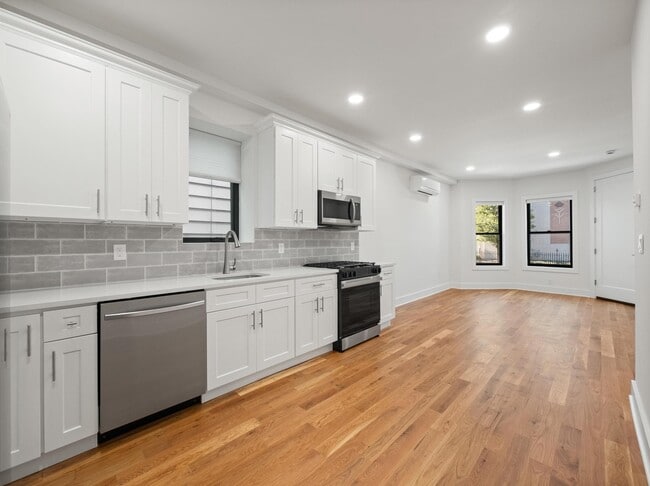 Primary Photo - 858 W SIDE Ave