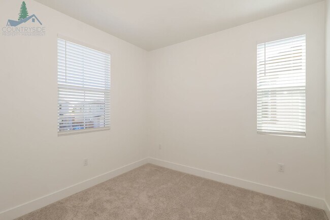 Building Photo - 2824 Wrangell St