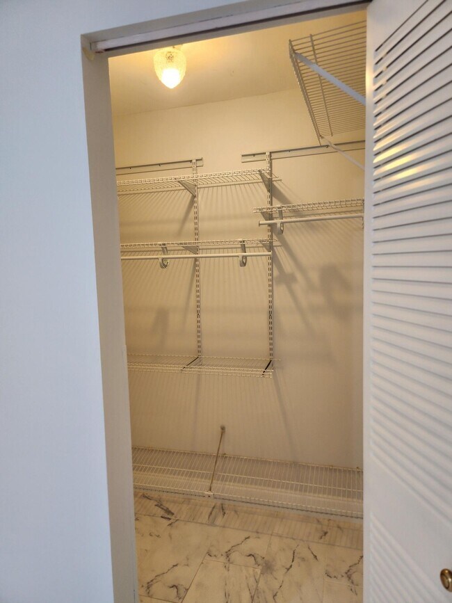 Building Photo - 5433 Lakefront Blvd