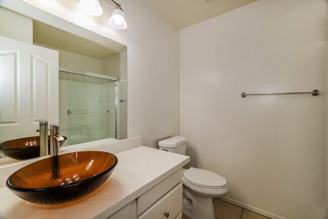 Building Photo - 2904 W Sunland Ave