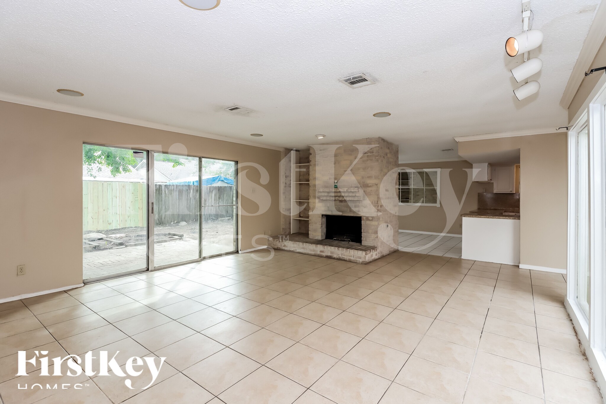 Building Photo - 7431 Navidad Rd